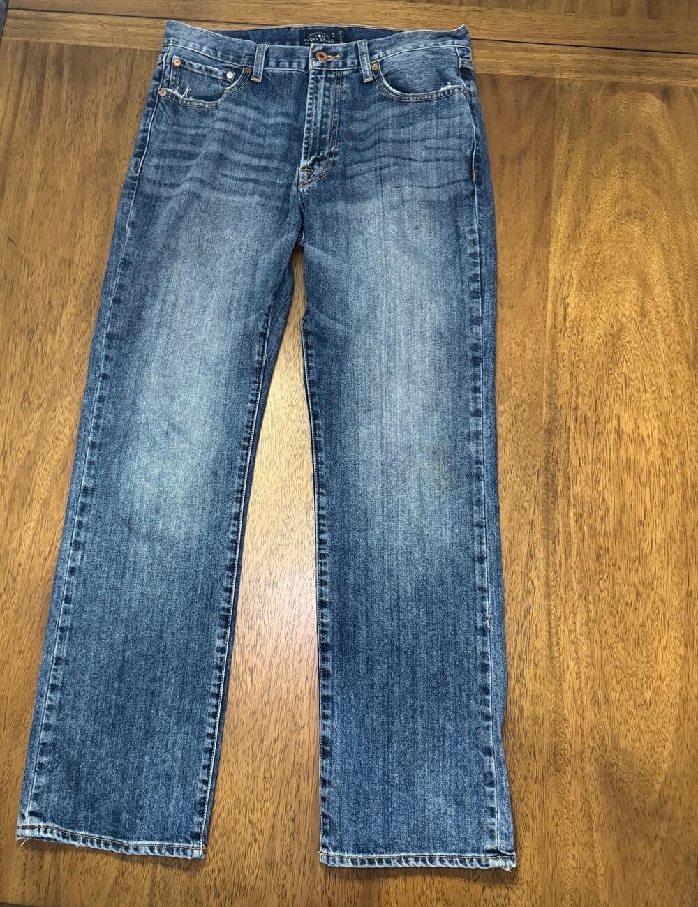 Lucky Brand 221 Relaxed Straight Jeans Mens 32x32 Blue Denim Distressed Hem